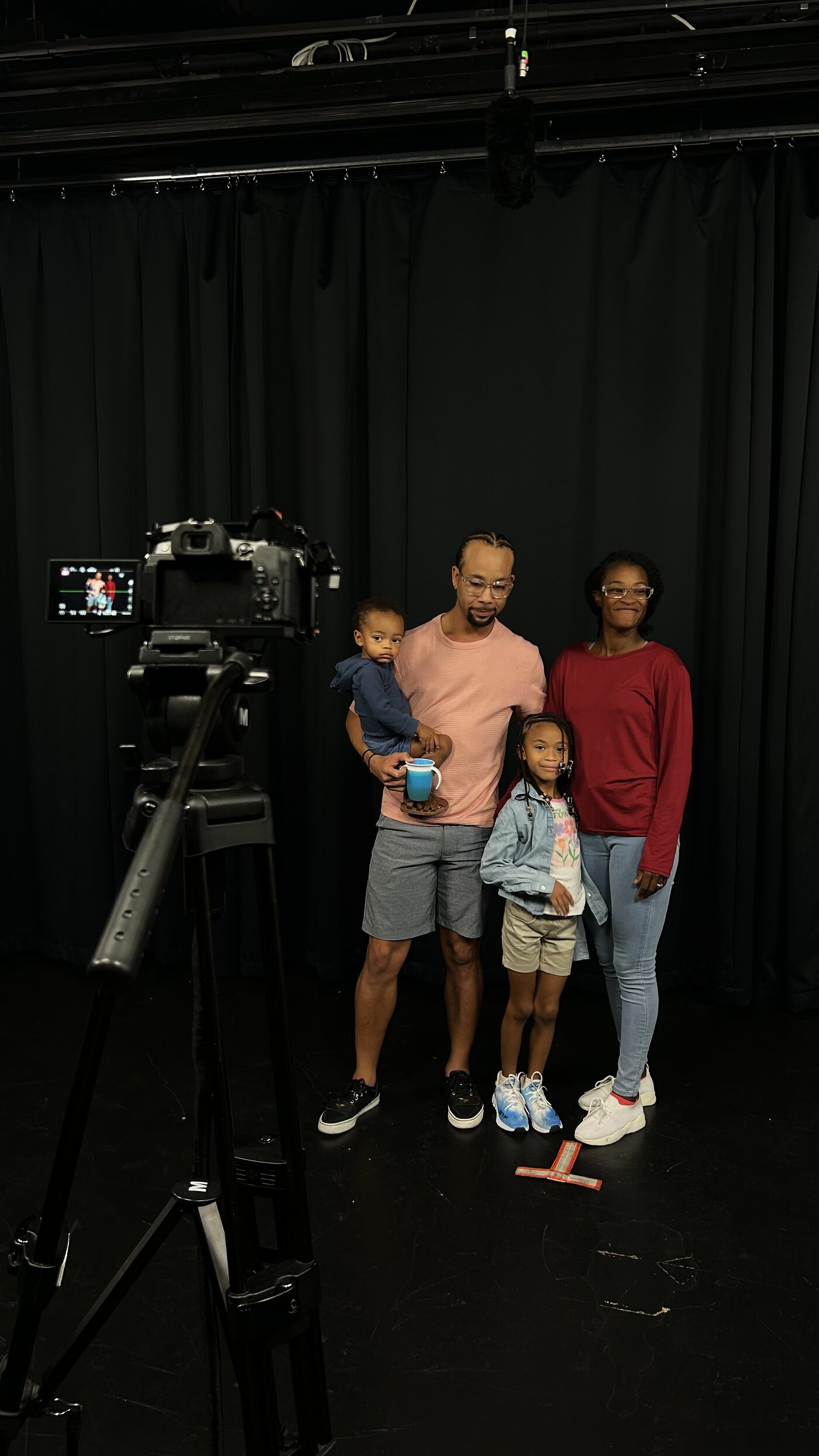 A family of four on the mark in front of the camera at a Phoenix Casting commercial session